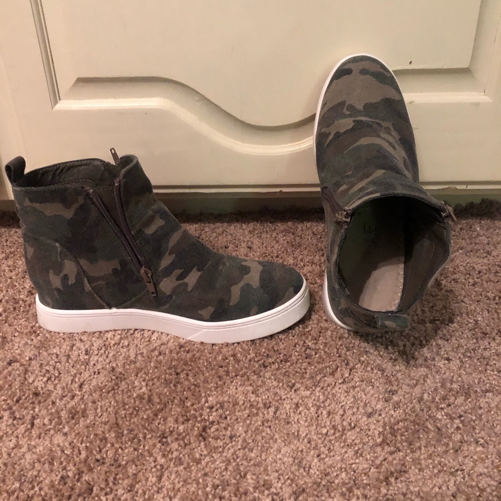 Camo Corky Brand size 9